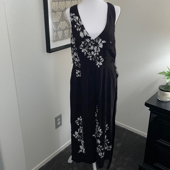 Bisou Bisou Pants - Bisou bisou black and white jumpsuit with belt new with tags